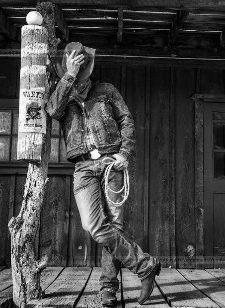 Cowboy Photography Men, Black And White Western Photography, Chasing Money, Cowboy Photography, Rodeo Cowboys, Cowboy Pictures, The Heist, Real Cowboys, Cowboy Aesthetic