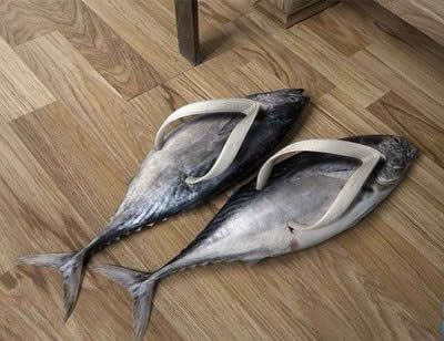 weird shoes for sale - Google Search Fish Flip Flops, Funny Shoes, Creative Shoes, Ugly Shoes, Two Fish, Funky Shoes, Unique Shoes, Shoe Art, Crazy Shoes