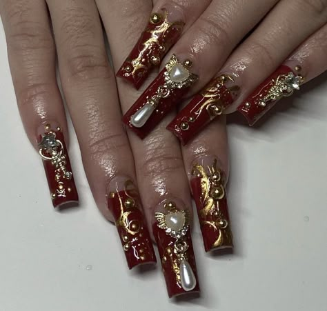 Red And Gold Nails, Gold Acrylic Nails, Red Acrylic Nails, Classy Acrylic Nails, Pretty Gel Nails, Really Cute Nails, Her Nails, Unique Acrylic Nails, Nails Red