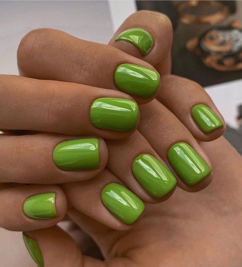 Nails Autumn, Green Nail Designs, Nails 2023, Instagram Nails, Warm Spring, Stick On Nails, Minimalist Nails, Dream Nails, Color Analysis