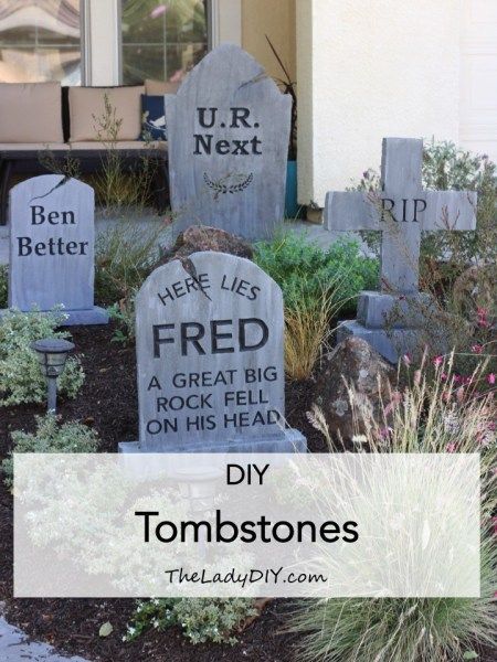 Diy Tombstones Halloween, Halloween Tombstones Diy, Halloween Headstone, Spooky Cemetery, Tombstone Diy, Halloween Decorations Outdoor Porch, Halloween Gravestones, Halloween Yard Signs, Scary Halloween Decorations Diy