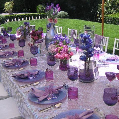 Purple Dinner Table Decor, Purple And Pink Party Theme, Lilac Dinner Party, Womens Luncheon Ideas Table Decorations, Backyard Garden Party Ideas, Tea Party Purple, Purple Party Table, Purple Birthday Party Ideas For Women, Purple Dinner Party