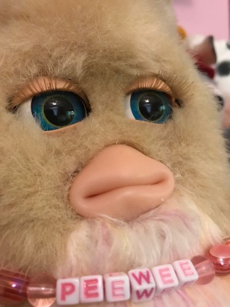 2005 Furby, Furby 2005, 2005 Aesthetic, Cursed Furby Aesthetic, Easy Toe Nail Designs, Nostalgic Toys, Toe Nail Designs, Cute Toys, Fur Babies