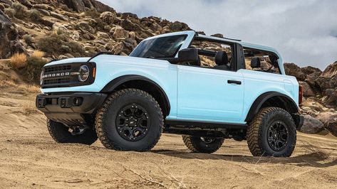 The 2021 Ford Bronco In Vintage Bronco Paint Colors and Racing Liveries Looks Very Right Truk Ford, Bronco Car, Vintage Bronco, Broncos Colors, Ford Svt, Ford Bronco For Sale, New Bronco, Classic Bronco, Early Bronco