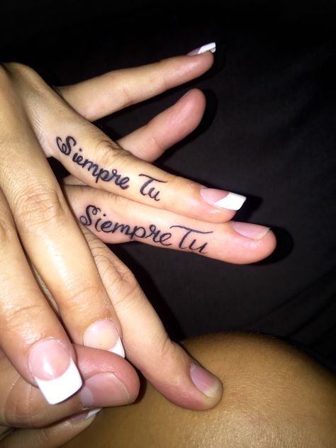 Cute Name Tattoos Husband, Girlfriend Name Tattoos For Men Chest, Spanish Couple Tattoos, Husband And Wife Finger Tattoos, Matching Tattoos For Boyfriend, Gangster Couple Tattoos, Husbands Name Tattoo, Couples Name Tattoos, Husbands Name Tattoo Ideas For Wife