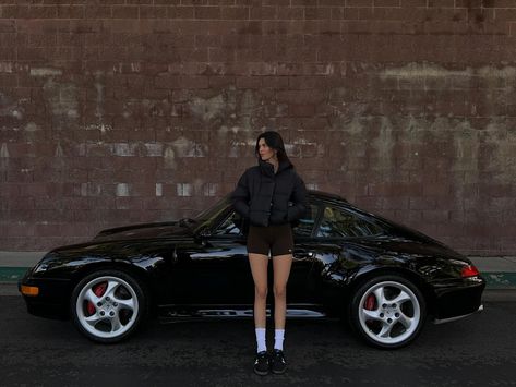 off to pilates @alo | Instagram Kendall Jenner Car, Kendall Jenner Aesthetic, Porsche Girl, Kendall Jenner Instagram, Gisele Bündchen, Kendall Jenner Outfits, Female Fitness Model, Jenner Style, Classic Porsche