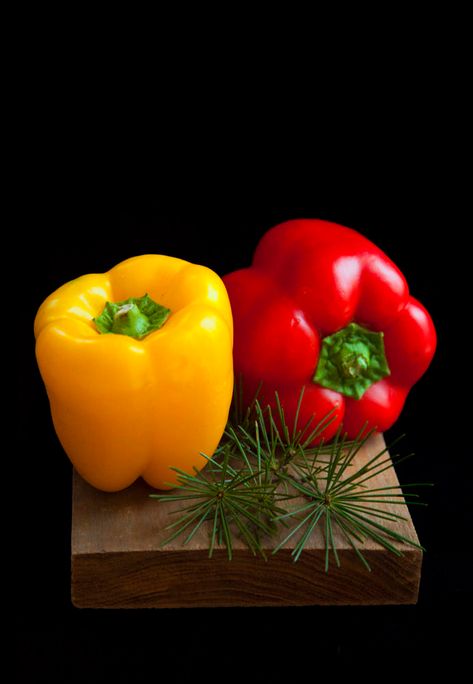 Reflection Pictures, Food Photoshoot, Food Photography Props, Indoor Photography, Still Life Photos, Green Pepper, Vegetable Garden Design, Food Facts, Still Life Art