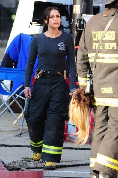 Monica Raymond - Gabriela Dawson in Chicago Fire Chicago Fire Cast, Paramedic Uniform, Gabby Dawson, Monica Raymund, Girl Firefighter, Firefighter Pictures, Female Firefighter, Chicago Shows, Chicago Med