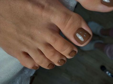 15 Stunning Fall Nail Ideas for Dark Skin in 2023 Nail Ideas For Dark Skin, Shellac Toes, Foot Nail Art, Goddess Nails, Black Toe Nails, Fall Toe Nails, Fall Pedicure, Easy Toe Nail Designs, Feet Nail Design