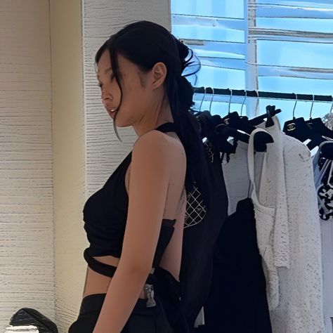 jennie Good Posture Aesthetic, Posture Aesthetic, November Goals, 2025 Goals, Insta Aesthetic, Winter Arc, Jen Jen, Blackpink Funny, 2025 Vision