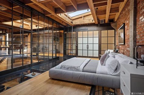 421 Tehama St, San Francisco, CA 94103 | MLS #421579376 | Zillow Popular Bedroom Ideas, Warehouse Bedroom, Urban Farmhouse Style, Modern Industrial Loft, Open Kitchen Layouts, Warehouse Living, Warehouse Loft, New England Farmhouse, Mediterranean Style Home