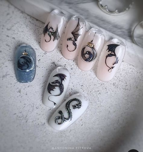 Got Nails Art Designs, Httyd Nail Designs, Targaryen Nail Art, Fourth Wing Nail Ideas, Httyd Nail Art, Game Of Thrones Nails Designs, House Of The Dragon Nail Art, Throne Of Glass Nail Art, Fourth Wing Inspired Nails