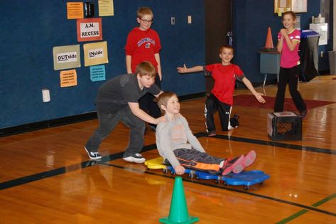 PE Station Ideas for the Winter Athletic Games - S&S Blog Class Games Elementary, Gym Class Games, Winter Olympics Activities, Preschool Olympics, Olympic Games For Kids, Gym Games For Kids, Olympics Activities, Elementary Physical Education, Elementary Pe