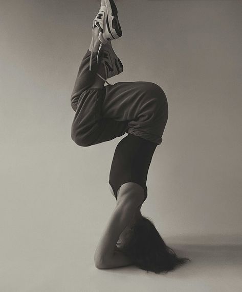 Shooting Studio, Yoga Photoshoot, Yoga Aesthetic, Victoria Beckham Outfits, Yoga Inspo, Yoga Pictures, Yoga Photos, Yoga Motivation, Pose Yoga