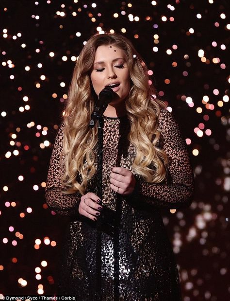 She's back! Ella Henderson performed her new single, Yours on Sunday night's episode of X Factor Nick Jonas Smile, Ella Anderson, Ella Henderson, Golden Brown Hair, Celebrity Singers, Music Hits, Contemporary Music, X Factor, Nerd Girl