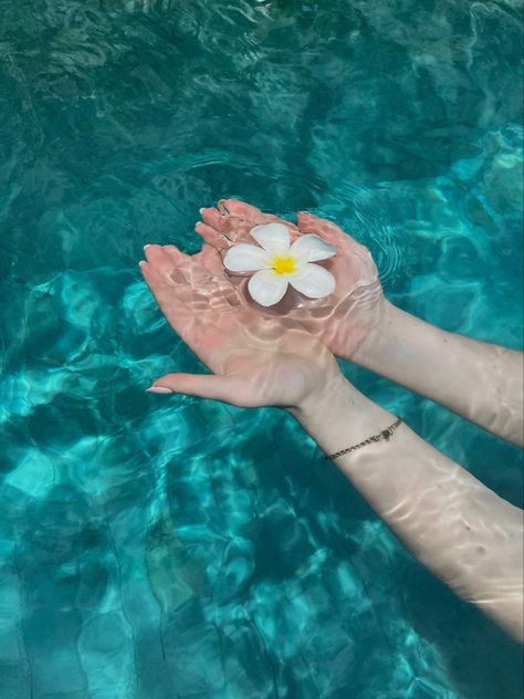 hands holding a flower floating in a pool Pool Blue Aesthetic, Summer Health Aesthetic, Jumping Into Pool Aesthetic, Pool Selfie Aesthetic, Pool Vacation Aesthetic, Pool Pic Inspo Aesthetic, Pool Day Vibe, Swimming Pool Pictures Instagram, Blue Pool Aesthetic