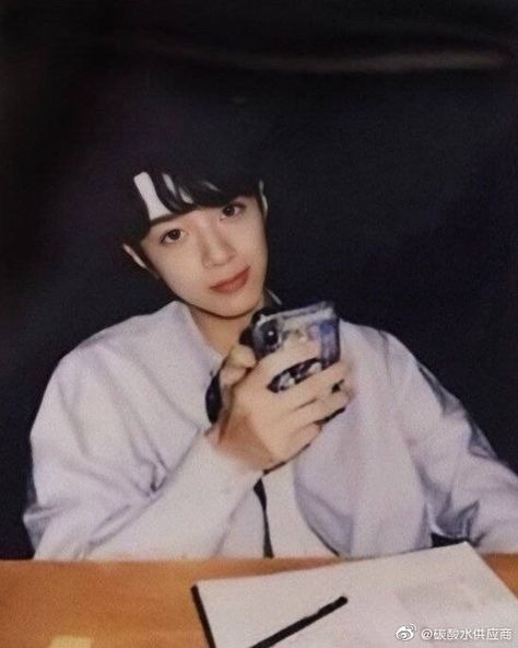 Lai Kuanlin Boyfriend Material, Lai Kuanlin, Guan Lin, Lai Guanlin, Lai Kuan-lin, Feeling Pictures, Romantic Stories, Cute Love Stories, Produce 101