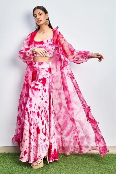 Buy magenta #pink tie dye long #organza jacket. Paired with flared pant and blouse with intricate embroidery at #azafashions Shop online now at #Azafashions.com Call +91 8291990059 or email contactus@azafashions.com for enquiries. #wedding #festive #ethnic #tradional #shopping #shoponline #party #reception #bride Tie Dye Indian Wedding Outfits, Tie Dye Outfits Indian, Tie And Dye Dresses Indian, Tye And Dye Dress, Suit Stitching, Tie Dye Jacket, Organza Jacket, Tye Dye Dress, Diwali Dresses