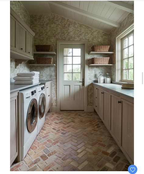 Cottage Laundry Room, Mudroom Laundry Room Ideas, Rustic Laundry Rooms, Green Laundry, Mudroom Laundry Room, Laundry Room Renovation, Farmhouse Laundry, Farmhouse Laundry Room, Laundry Room Ideas