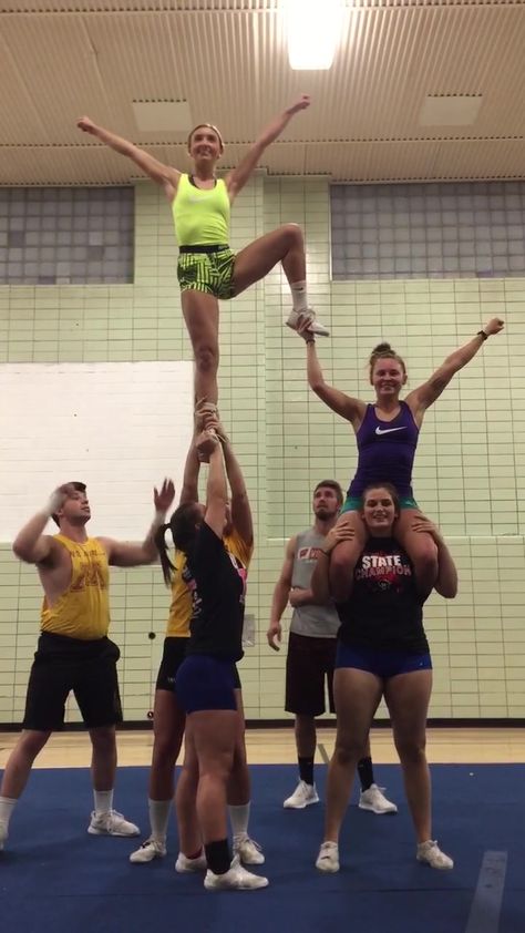 10 Person Cheer Pyramid, Cheerleader Pyramid, Cheer Pyramids, Cheer Routines, College Cheer, Cheer Stunts, Cheer Squad, Tumbling, Pyramid