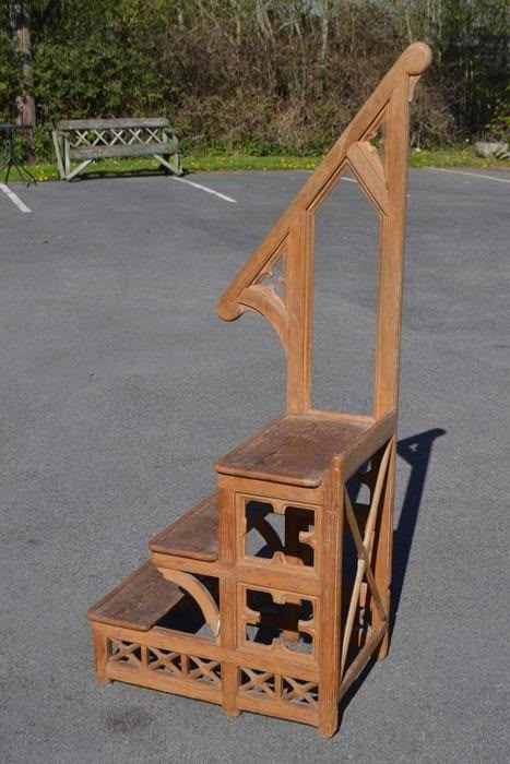 Library Steps, Antique Library, Wooden Step Stool, Vintage Bookshelf, Wood Steps, Wood Furniture Diy, Wooden Projects, Victorian Gothic, Step Stool