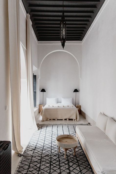 Holiday home of the week: a minimalist riad in Marrakech’s Medina Modern Bohemian Interior Design, Moroccan Bedroom, Bohemian Interior Design, Moroccan Interiors, Moroccan Design, Moroccan Decor, Of Wallpaper, Modern Interior Design, 인테리어 디자인