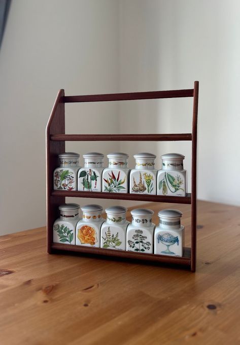 Scientific Drawing, Spice Set, Spice Racks, Jar Design, Spice Jar, Ceramic Jars, Spice Rack, Spice Jars, Dining And Kitchen