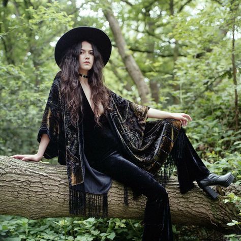 Hippie Elegante, Dark Hippie, Witchy Outfits, Bohemian Goth, Hippie Goth, Goth Outfit Ideas, Boho Witch, Boho Goth, Mode Hippie