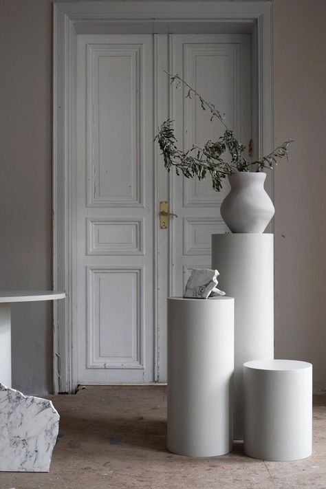 Tiffany Leigh Design, Gorgeous Interiors, Versatile Furniture, Decoration Originale, White Living, Minimalist Interior Design, Minimalist Interior, Interior Projects, Nordic Design