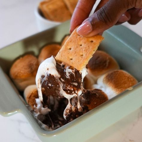 Air Fryer S'mores Dip S’mores Dip Air Fryer Recipe, Airfryer Smores Dip, Air Fryer Smores Dip, Air Fryer Smores, Fall Recipes Appetizers, Marshmallow Brownies, Smores Dip, Marshmallow Dip, Fall Appetizers