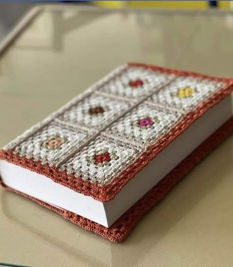 Crochet Book Cover, Crochet Bookmark Pattern, Crochet Heart Pattern, Pola Amigurumi, Crochet Business, Crochet Handbags Patterns, Crochet Bookmarks, Quick Crochet, Crochet Diy