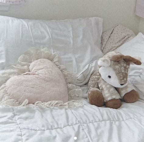 Rose Pastel, Cute Stuffed Animals, Dream Bedroom, Bedroom Inspo, My New Room, Dream Room, New Room, Future House, Room Makeover