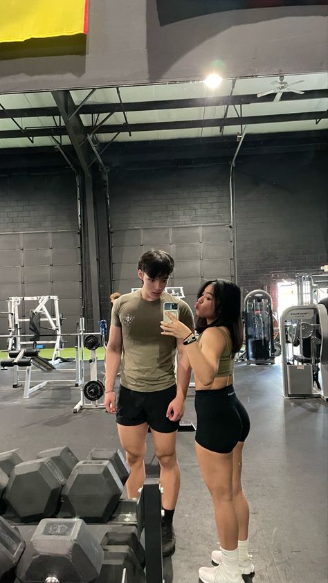 Matching Workout Outfits Couple, Matching Gym Fits Couple, Couples Gym Outfits, Gym Bro Outfit, Gym Bf, Couples Gym Pictures, Gym Couple Aesthetic, Matching Workout Outfits, Male Bff