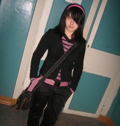 Mid West Emo Fashion, 2010s Internet Outfits, Vampirefreaks 2000s, Early 2000s Emo, 2010 Outfits, Scene Kid Art, 90s Emo, Emo Scene Girls, Emo Pictures