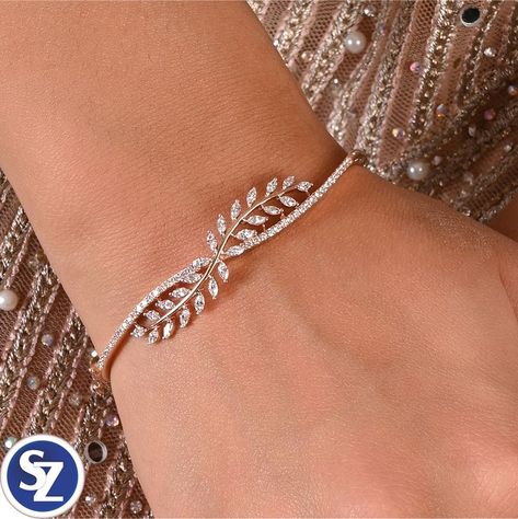 Diamond Bracelets Indian, Bracelets Indian, Beaded Wedding Jewelry, Oval Bangle, Gold Bracelet Simple, Diamond Jewelry Earrings, Gold Bangles For Women, Diamond Bracelet Design, Diamond Pendants Designs