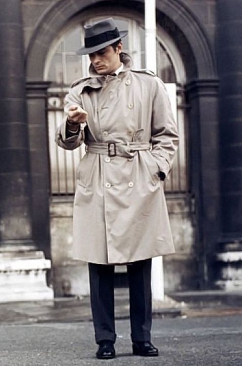 TRENCH COAT HEROES - JEAN-PIERRE MELVILLE http://bit.ly/2iHakxE    #AlainDelon #Clothes #Film #JeanPaulBelmondo #JeanPierreMelville #LeDoulos #LeSamouraï #MadeinFrance #MichaelCaine #Raincoat #TheTweedPig #TheWardrobe #TrenchCoat Best Dressed Man, Burberry Trench, Burberry Trench Coat, Trench Coat Men, Alain Delon, Vintage Burberry, Mode Inspo, Leather Motorcycle Jacket, Mens Coats