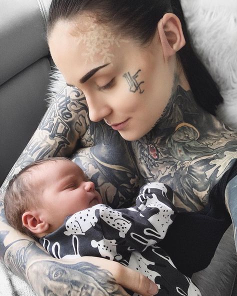 2 weeks today 👶🏻🥰❄️ inlove with every moment with you. Every minute at night when you keep me awake feels magical and just makes me so… Ruby Rose Tattoo, Infected Tattoo, Fonts Tattoo, Chris Garver, Tattoo Lion, Monami Frost, Mom Tattoo Designs, Finger Tattoo Designs, Tattoo Rose