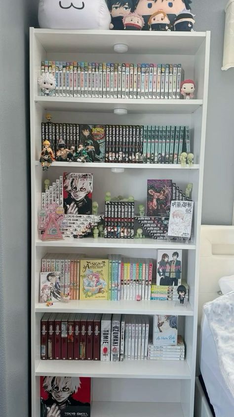 Bookstore Christmas, Book And Bed, Cozy Bookstore, Manga Shelves, Manga Shelf, Books Shelf, Kawaii Bedroom, Tokyo Hotel, Otaku Room