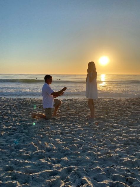 Propose On The Beach, Engagement Photos At Beach Sunsets, Marriage Proposal Beach, Simple Proposal Ideas Beach, Casual Beach Proposal, Marriage On The Beach, Dream Proposal Beach, Proposal Aesthetic Beach, Proposal Beach Photos