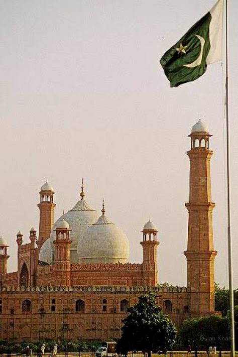 Pakistan Wallpaper, Badshahi Mosque, Pakistan Tourism, Pakistan Art, English Essay, South Asian Aesthetic, Pakistan Culture, Pakistani Culture, Pakistan Flag