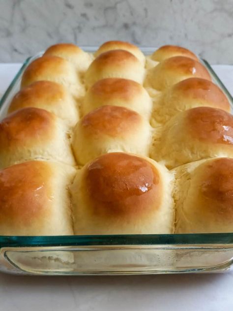 Dinner Rolls Quick, Amish Dinner Rolls, Quick Yeast Rolls, Amish Bread Recipes, Yeast Bread Rolls, Homemade Yeast Rolls, No Yeast Dinner Rolls, Sweet Dinner Rolls, Homemade Bread Recipes Easy