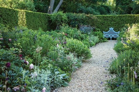 A stroll through the editor’s romantic and meandering 40 acres — cultivated over the last 20 years by her friend, the landscape designer Miranda Brooks. Miranda Brooks, Formal Garden, Long Island Ny, Anna Wintour, Plants And Flowers, Enchanted Garden, Garden Pool, Garden Cottage, Butterfly Garden