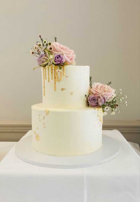 This wedding cake has a simple, elegant design featuring fresh flowers and a gold drip. Wedding Drip Cake, Simple Elegant Cakes, 2 Tier Wedding Cake, 2 Tier Wedding Cakes, Elegant Cake Design, Bradford On Avon, Summer Staycation, Gold Drip, Organic Fruits And Vegetables