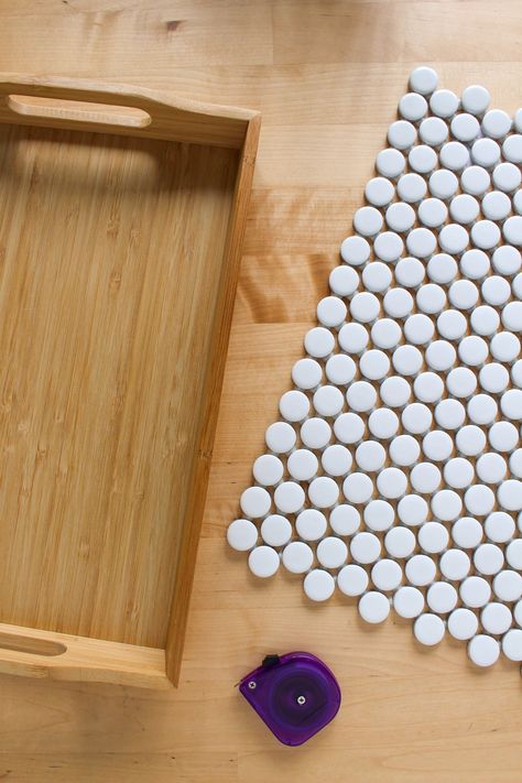 How to Tile a Serving Tray (DIY IKEA Fruktskal Hack) — Entertain the Idea Serving Tray Craft Ideas, Diy Tile Tray, Tile Tray Diy, Mosaic Trays Ideas, Diy Serving Tray Ideas, Tiled Tray, Diy Tile Table, Serving Tray Diy, Diy Serving Tray