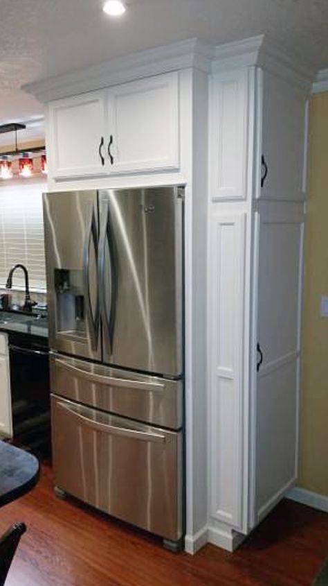 Closet on end of cabinet Refrigerator Cabinet, Dressing Design, Kitchen Pantry Cabinets, Kitchen Pantry Design, Pantry Design, Kitchen Remodel Ideas, Refrigerator Freezer, French Door, Kitchen Redo