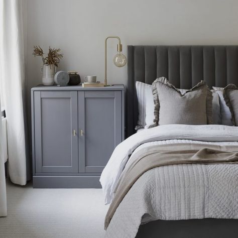 Grey Headboard Bedroom, Modern Grey Bedroom, Dark Gray Bedroom, Light Gray Bedroom, Grey Bedroom Design, Grey Bedroom Furniture, Grey Bedroom Decor, Grey Headboard, Grey Bedroom