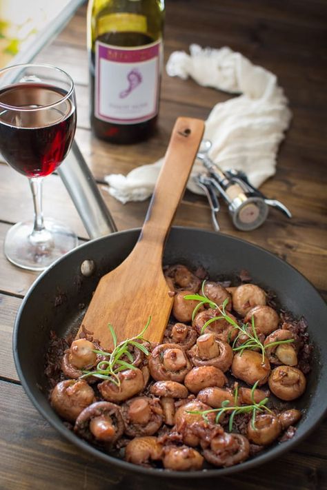 These white mushrooms cooked in rich and buttery red wine sauce make an elegant side dish that everyone will love! ❤ COOKTORIA.COM Red Wine Recipes Cooking, Red Wine Mushroom Sauce, Burgundy Mushrooms, Mushroom Wine Sauce, Red Wine Recipe, Mushroom Dish, Red Wine Sauce, White Mushrooms, Wine Sauce