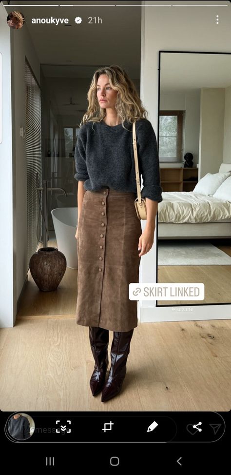 Brown Skirt Outfits, Brown Skirt Outfit, Mom Outfit Ideas, Mom Outfit, Winter Skirt Outfit, Brown Skirt, Skirt Trends, Brown Outfit, Brown Skirts