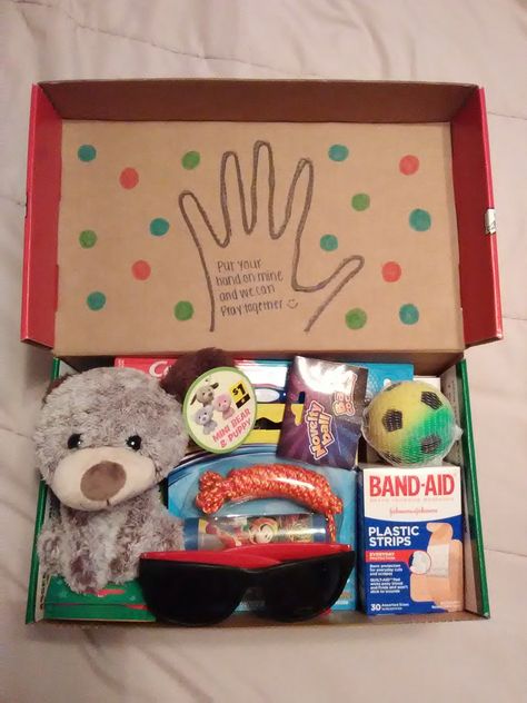 Shoebox Donation Ideas, Christmas Shoe Box Ideas Kids, Hope Box Ideas, All About Me Shoebox Project, Shoebox Aesthetic, Occ Boxes Ideas, Operation Shoebox Ideas, Christmas Shoebox Ideas Samaritan's Purse, Occ Shoebox Ideas Diy