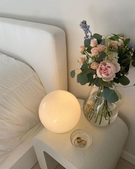 Sophie Suchan on Instagram: “nightstand of my dreams 🌸” Room Makeover Inspiration, Room Inspiration Bedroom, Room Ideas Bedroom, Aesthetic Bedroom, Dream Rooms, Room Aesthetic, Rooms Home Decor, Aesthetic Room, New Room